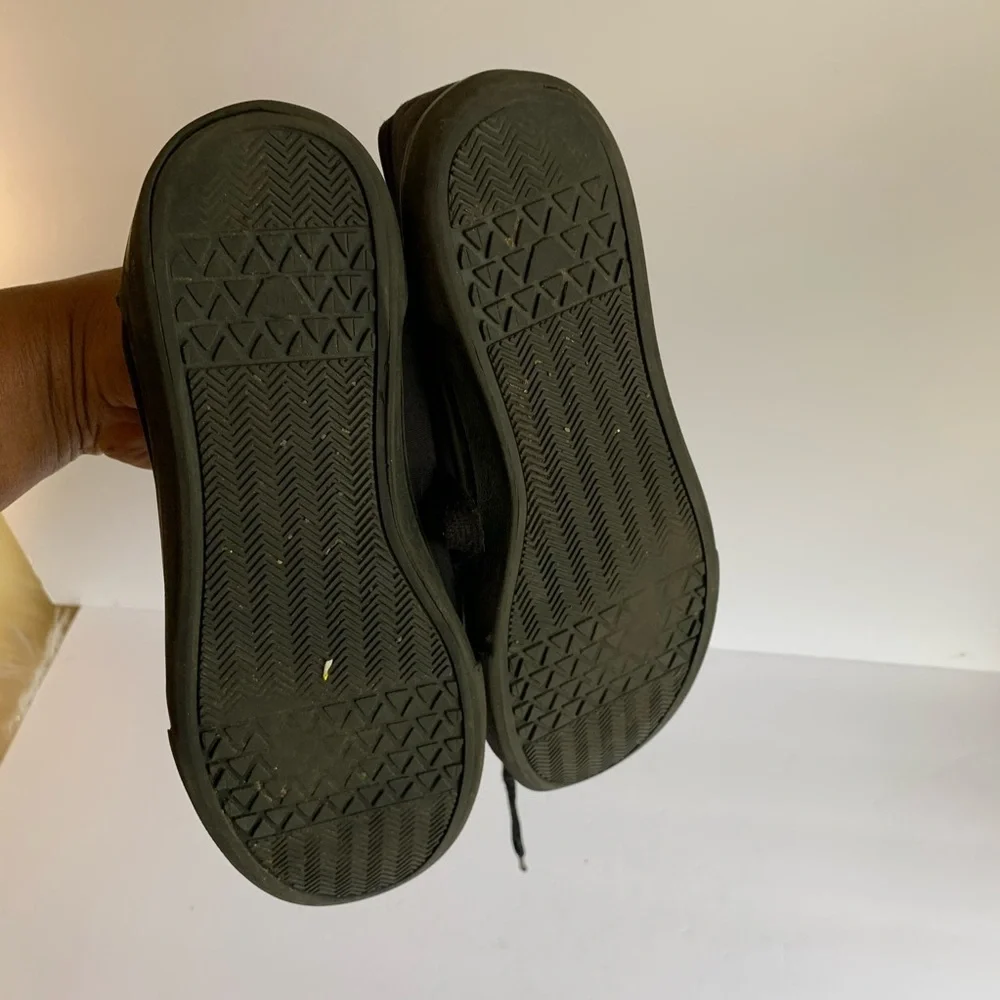 Mossimo black sneakers size 9